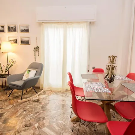 Sea View City Apartment 